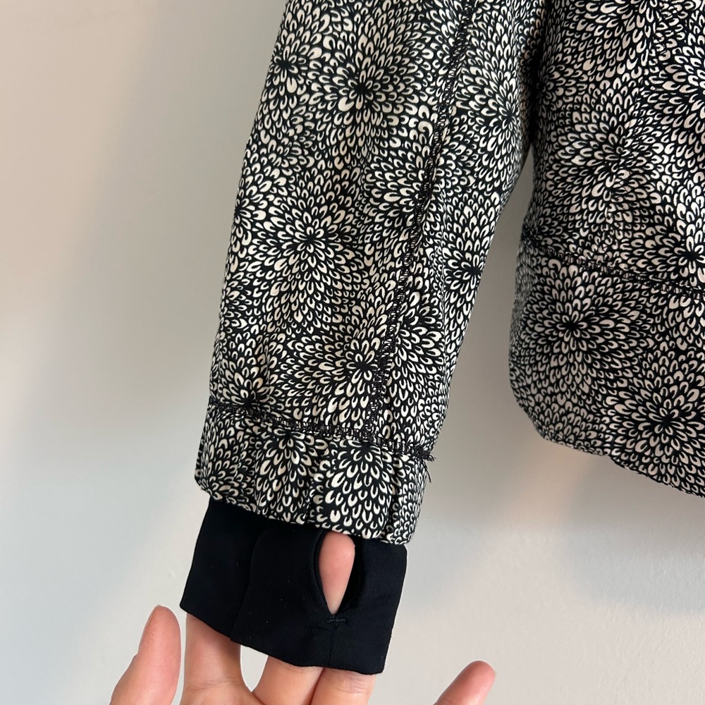 Lululemon Black and White Patterned Wind Breaker lined Jacket - Picture 2 of 10